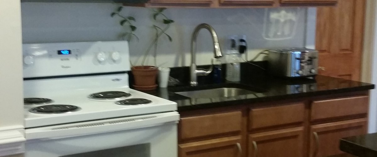 One bedroom suite Bed and Breakfast.  Walk-in closet, parking, Kitchen, Bathroom with tub
