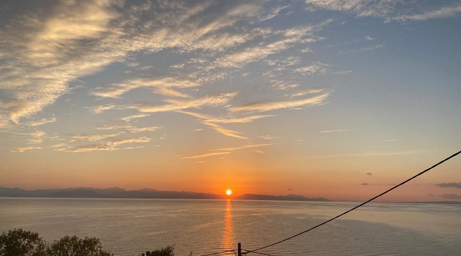 The morning sunrise over the sea 