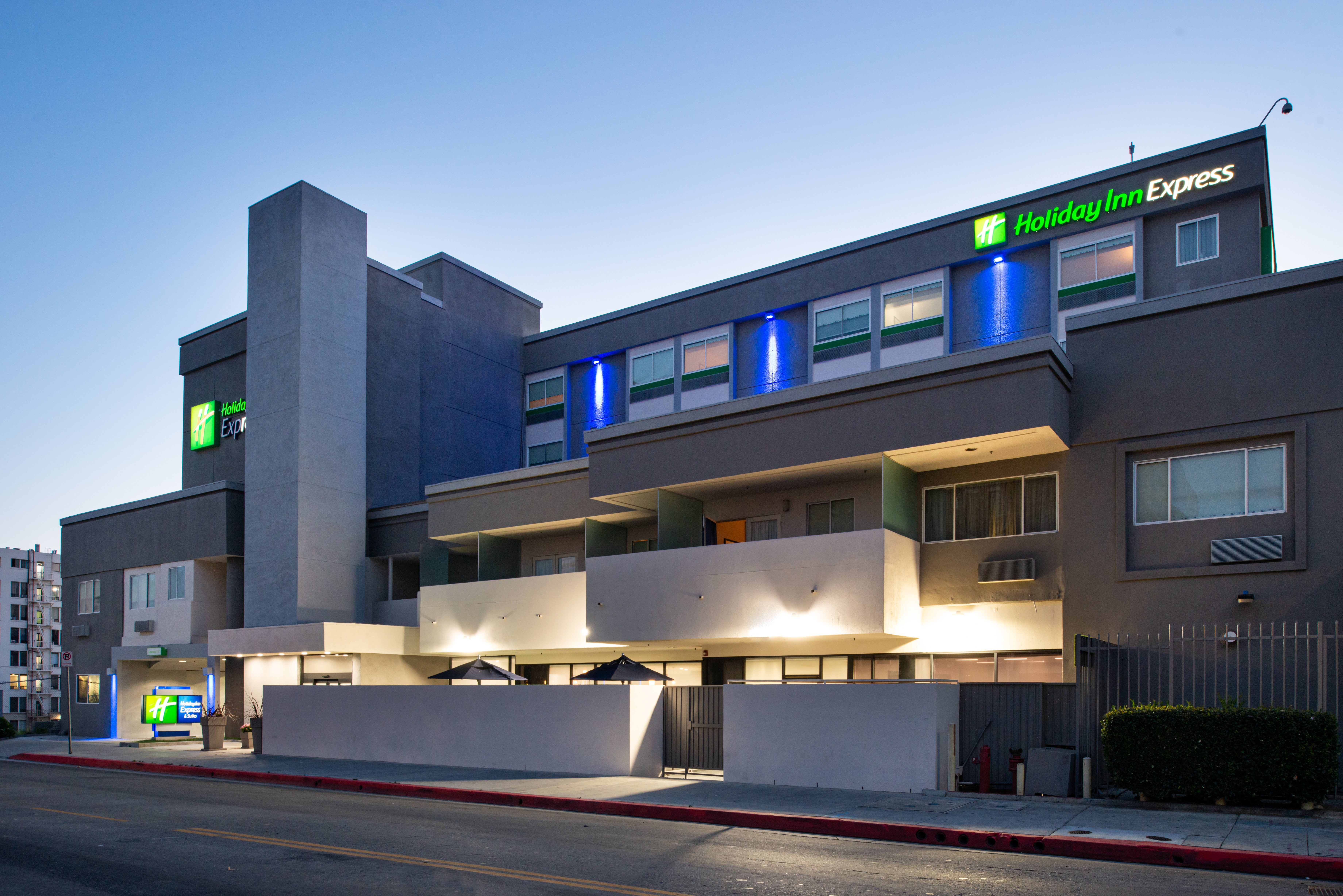 HOLIDAY INN EXPRESS LOS ANGELES DOWNTOWN WEST 108 1 3 5   Exterior 