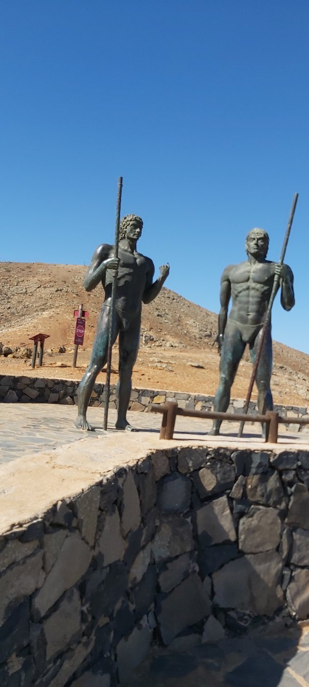 Imagen 10 de Estatuas de Morro Velosa