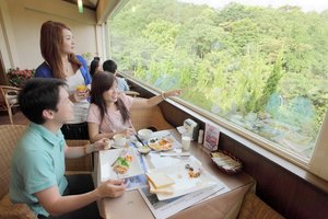 用餐 
