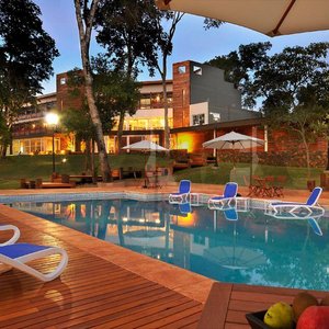 area piscina - bar  del hotel 
piscina principal- jacuzzi- solarium 