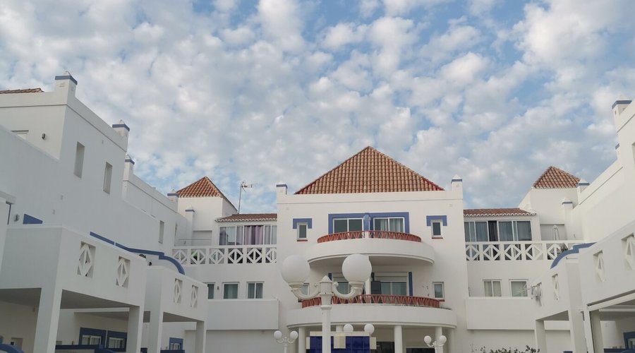 Des appartements avec grande terrasse et vue mer avec piscine inclus 