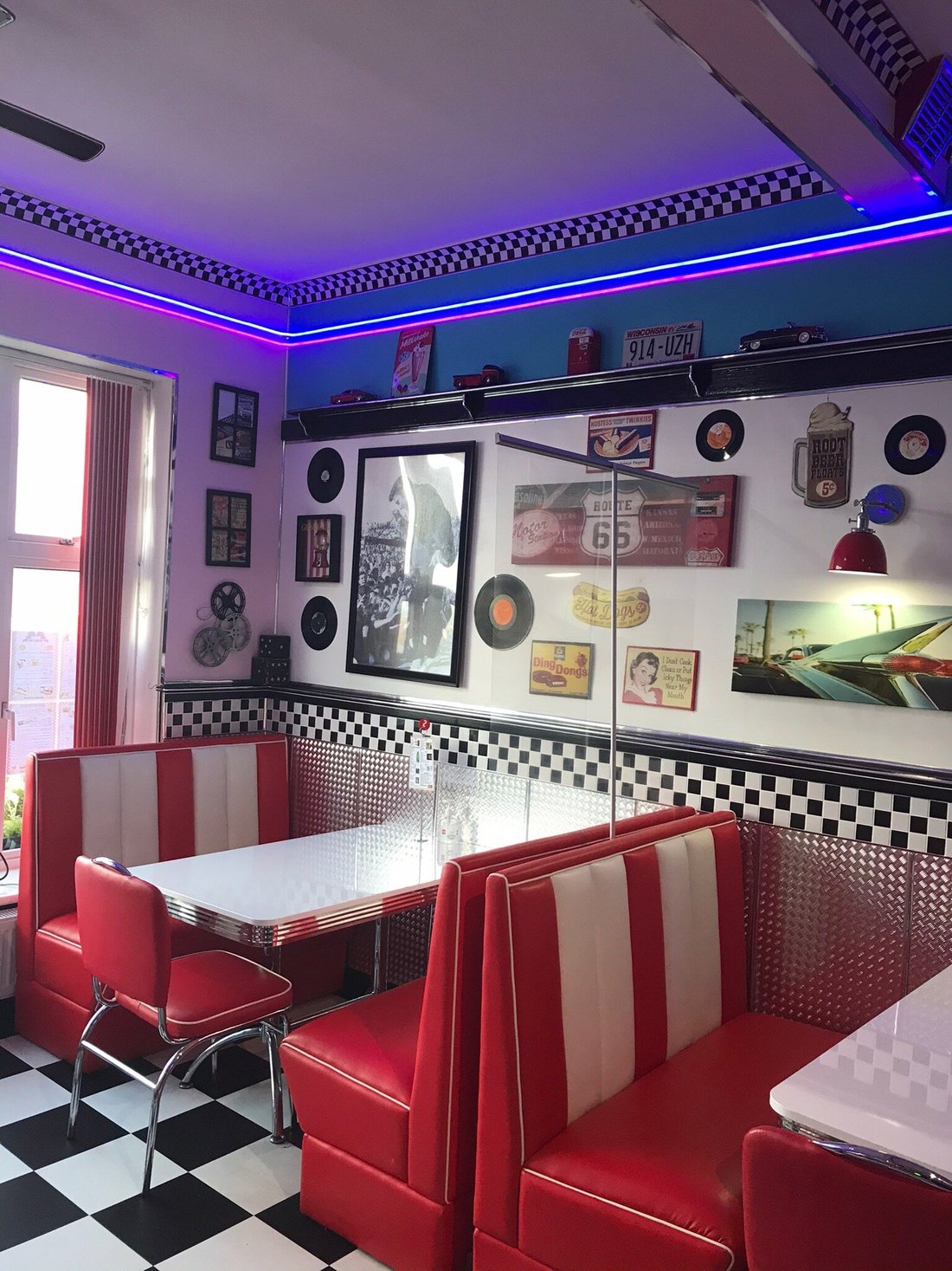 CADILLAC KUSTOMZ HOTEL - Updated 2025 Reviews, Photos & Prices - Cadillac Kustomz Hotel 4 In A Bed
