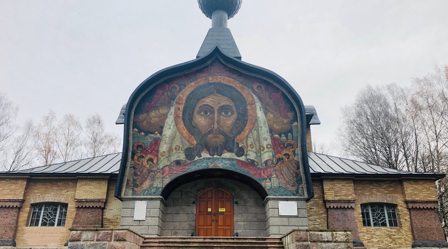 Мозаика над входом в Храм Святого Духа 
