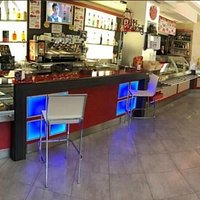 Ampio spazio per i nostri clienti dalla caffetteria alla tavola calda, alla nostra sala relax tutto in un’ unica struttura