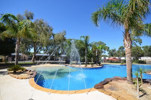 Pool & Beach