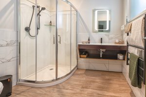 Room & Suite