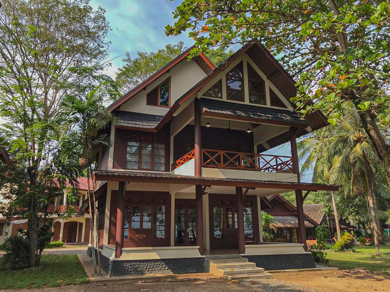 MUTIARA CARITA COTTAGES AU 84 2024 Prices Reviews Pandeglang