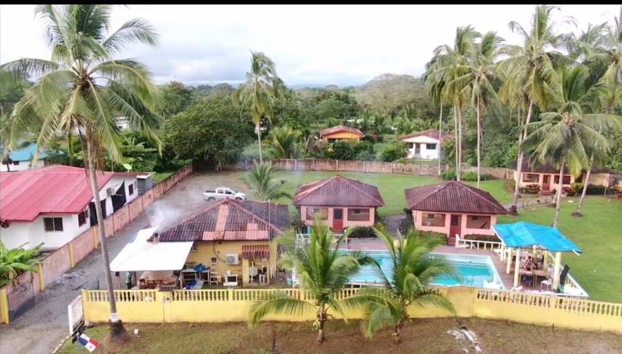 Villa se 3000 metros cuadrados con solo 3 cabañas en plena naturaleza y el oceano