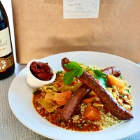 A emporter et en livraison : Couscous merguez accompagné de son vin marocain.
L'abus d'alcool est dangereux pour la santé à consommer avec modération.