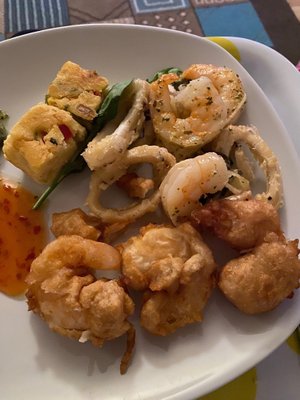 Buffalo Bills in Halland, image may contain: Food Presentation, Food, Plate, Bread