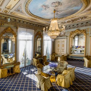 Salon Centenario