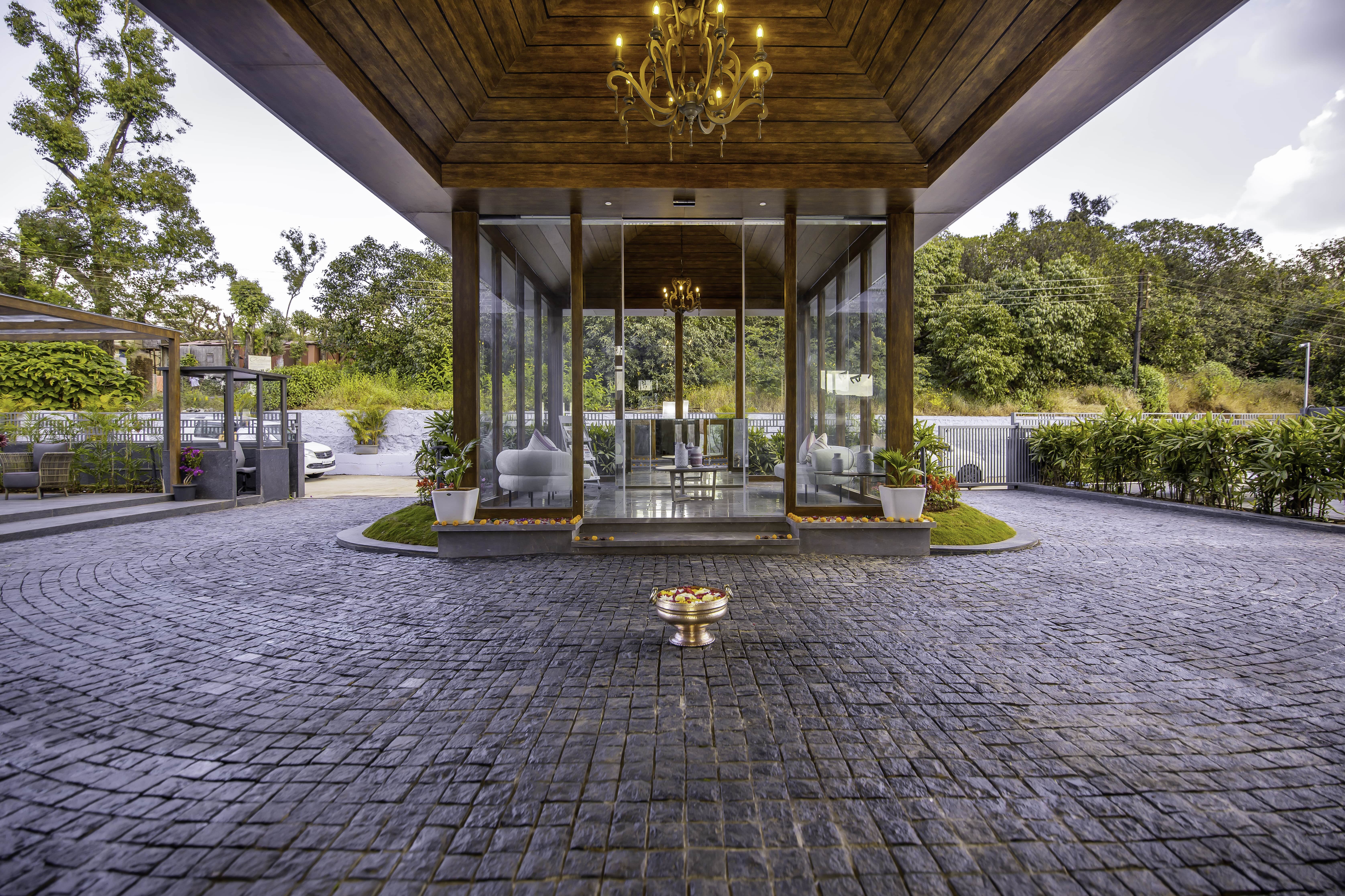 LEELA RESORT THE EXOTIC BOUTIQUE Mahabaleshwar 7 6 9 5