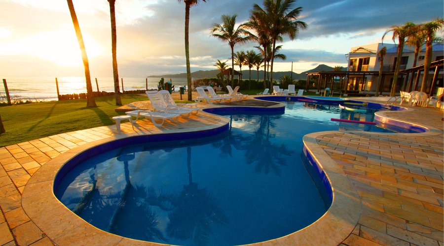 Vista da Piscina ao amanhecer