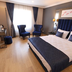 What a hotel should offer? Cleanliness, comfort, convenience, safety? Farina Hotel is placed in a very central point of Old City to give you all. 