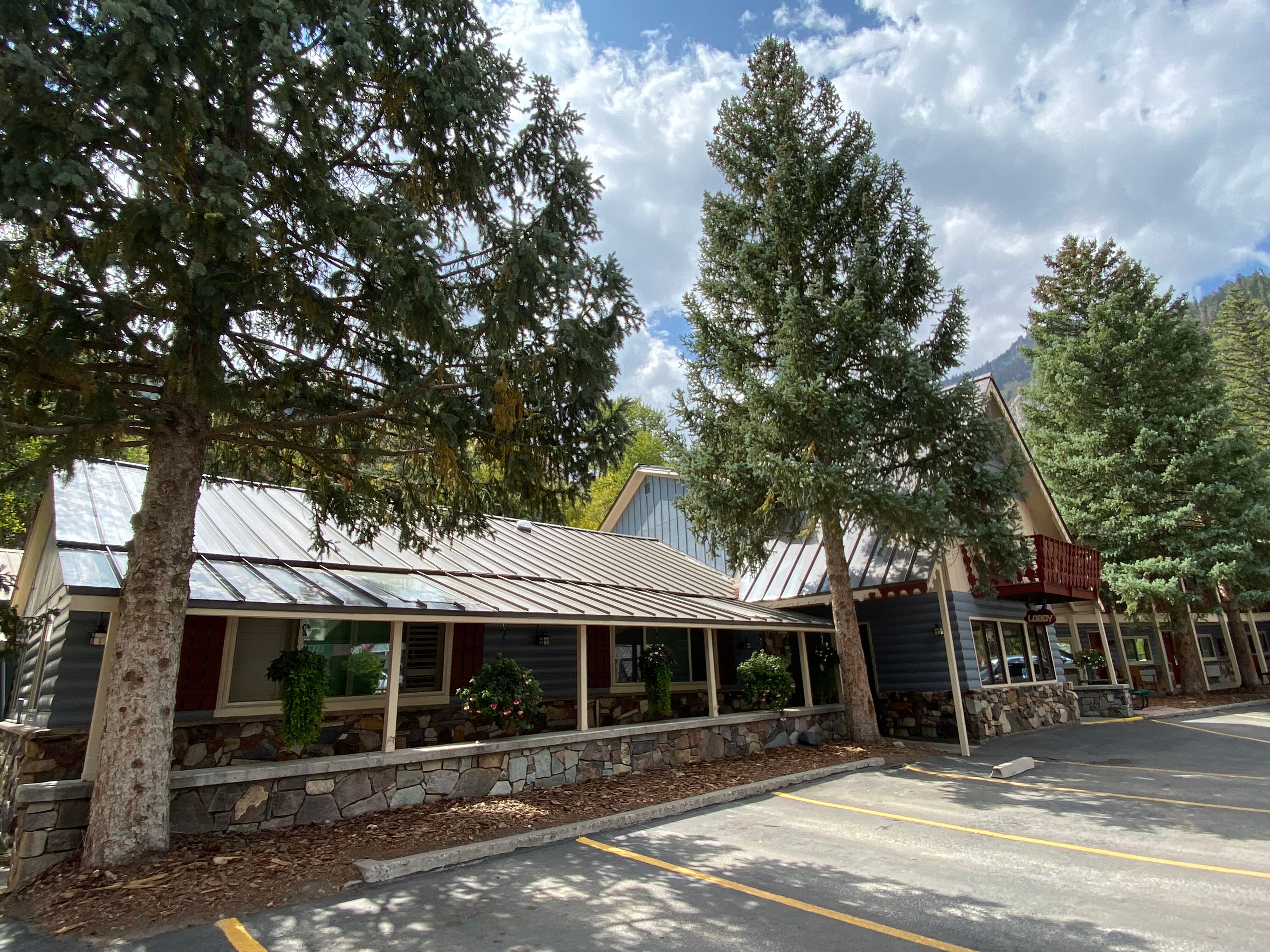 BOX CANYON LODGE HOT SPRINGS Updated 2021 Prices Motel Reviews   Front Of Hotel 