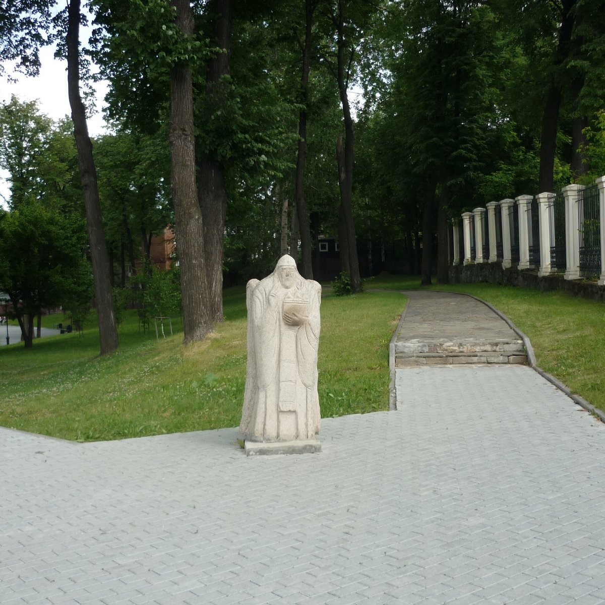 Монах пермь. Райский сад Пермь скульптура ангела Святого. Райский сад Пермь скульптура ангела фото. Современные скульптуры монахов и где установлены в России.