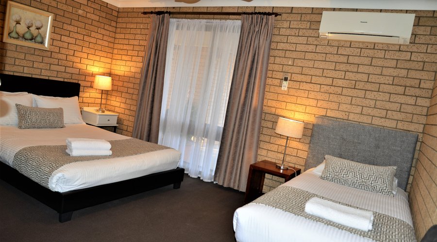 2 bed room apartment with 2 queen bed and 1 single bed