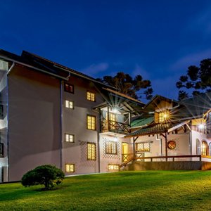 Planejamos o Refúgio para o descanso e a tranquilidade, nos moldes de uma grande “Casa de Campo”. 
Um lugar de muita paz e beleza espetacular, ideal para desacelerar, ler, relaxar e recarregar as energias ou simplesmente fugir da rotina da cidade grande.
Perfeito para caminhar por trilhas leves, observar aves e animais, apreciar a beleza do céu estrelado, contemplar a natureza, se encantar com as paisagens e corredeiras do rio Turvo e com a espetacular cascata – Salto do Imigrante.