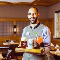 Perfekter Service Johanns Wirtshaus im Gentner - unser lieber Issam im Bild.