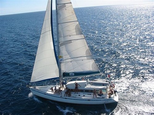 spinnaker dinghy sailboat