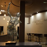 El nuevo establecimiento de #AcuatroManos, un espacio único y acorde a las nuevas tendencias en cuanto a modernidad e interiorismo.