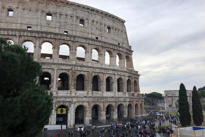 Excursão para grupos pequenos do Coliseu com entrada pela Arena:  experiência oferecida por Colosseum and Vatican Tours by Italy Wonders