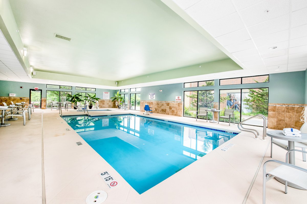 hotels in bolingbrook with indoor pool