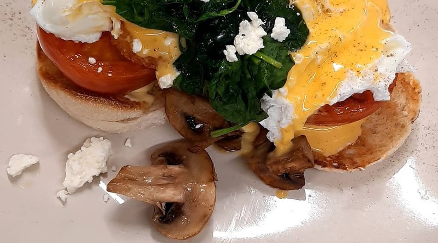 Vegetarian eggs Benedict 