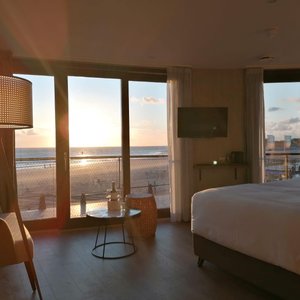Deluxe Ocean Suite met frans balkon, ligbad en zee/boulevard zicht 
