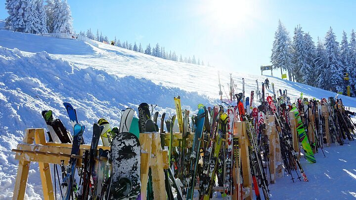 skis lined up