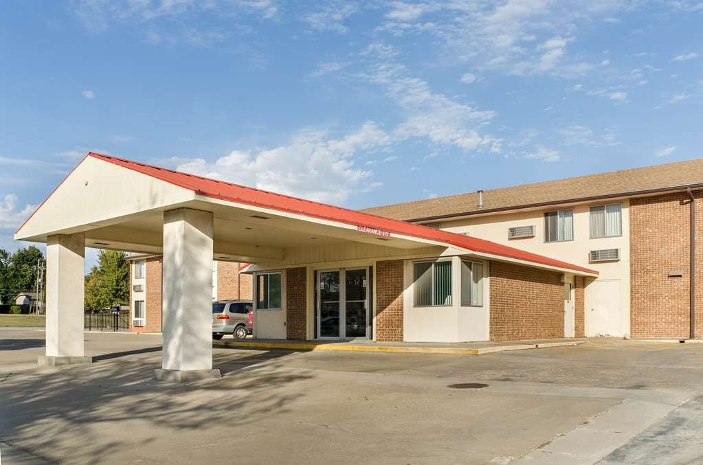 Hotel photo 4 of Econo Lodge Emporia.