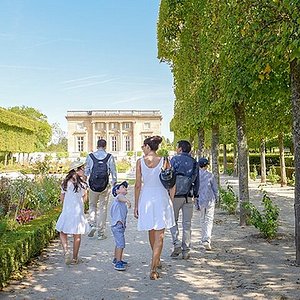 Musée Yves Saint Laurent Paris — Museum Review