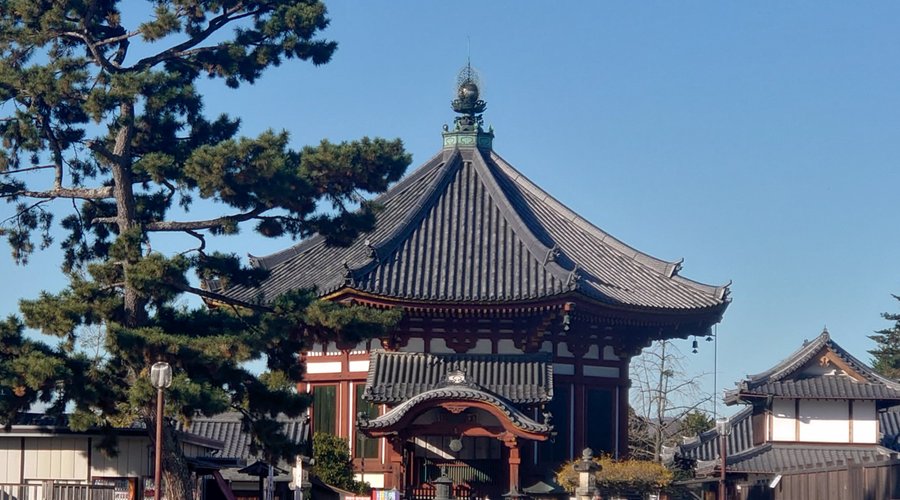 南円堂を正面から