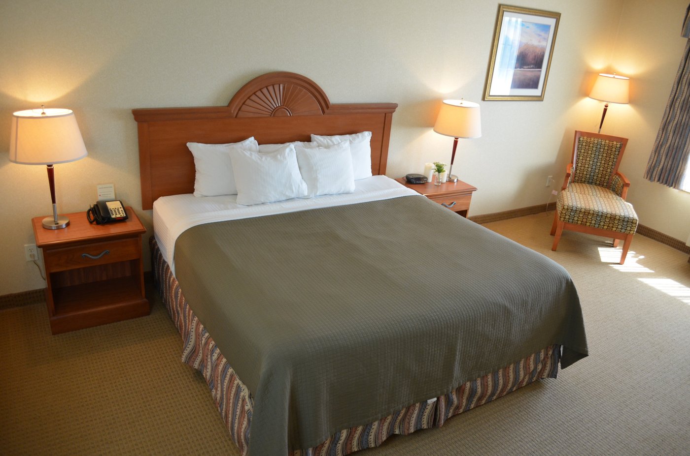 RED COACH INN & SUITES - Prices & Hotel Reviews (Red Oak, Iowa)