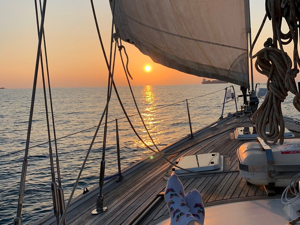 manana sailing yacht day trips