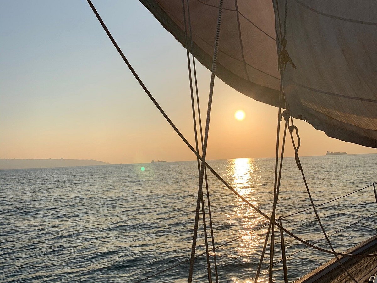 manana sailing yacht day trips