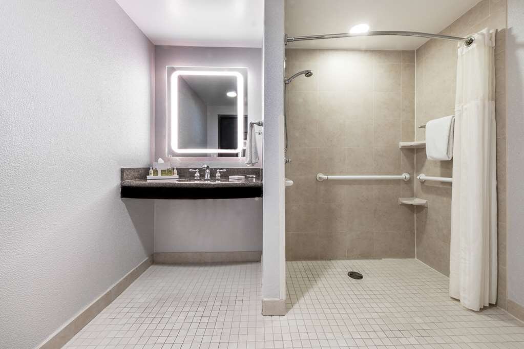 Hotel photo 20 of DoubleTree by Hilton Newark Penn Station.