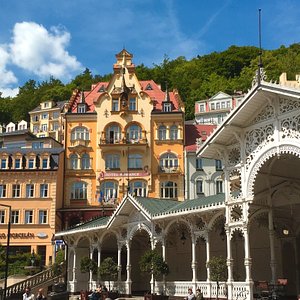 Hotel right in the center of the spa area of Karlovy Vary, next to the Market and Geyser colonnade.