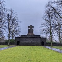 Ik was zeer zwaar onder de indruk van deze begraafplaats met zijn 39100 slachtoffers.