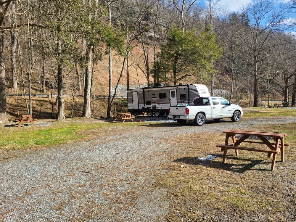 CREEKSIDE MOUNTAIN CAMPING (Bat Cave, NC) - Ulasan Bumi perkemahan ...