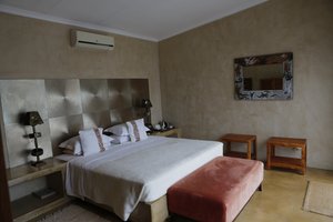 Room & Suite