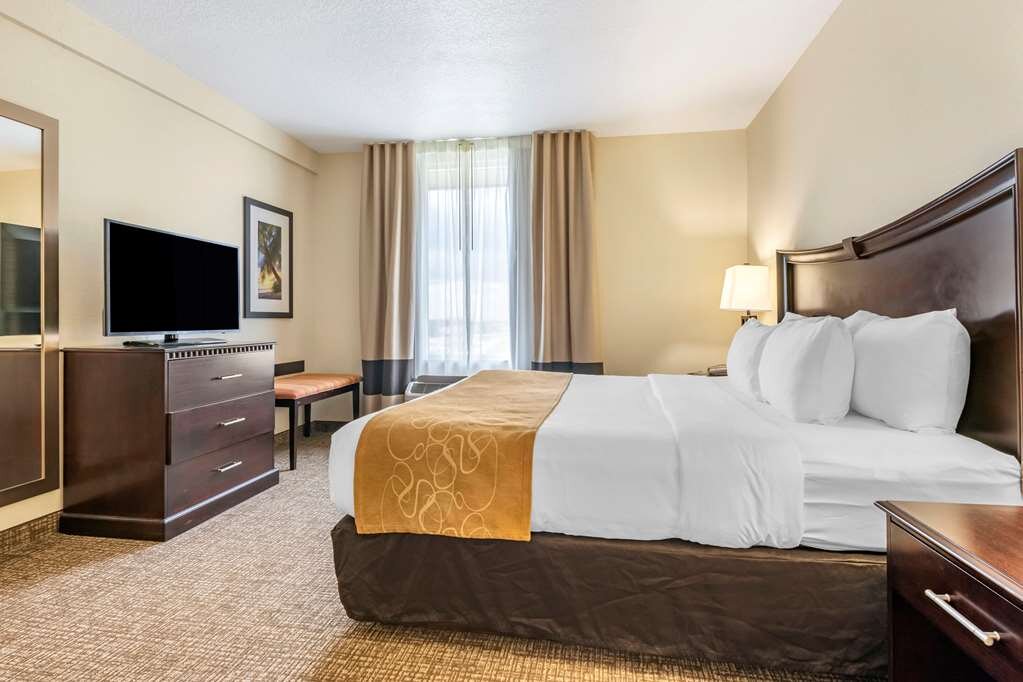 Hotel photo 13 of Comfort Suites Maingate East.