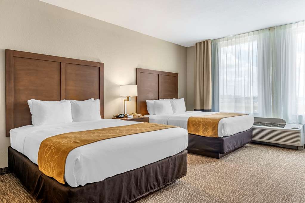 Hotel photo 18 of Comfort Suites Maingate East.