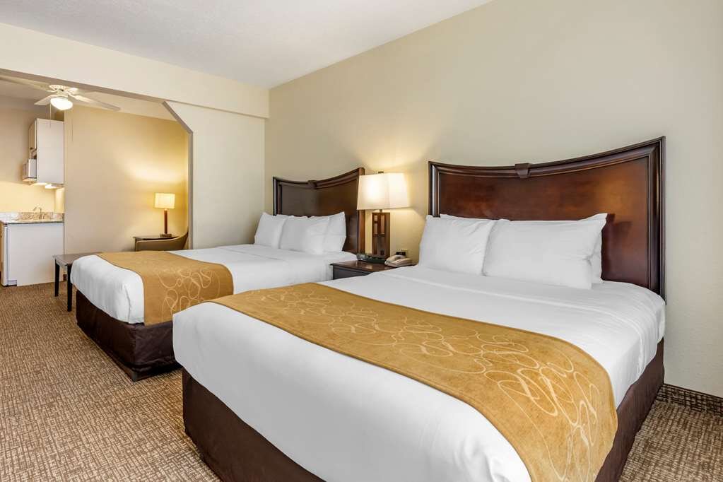 Hotel photo 43 of Comfort Suites Maingate East.