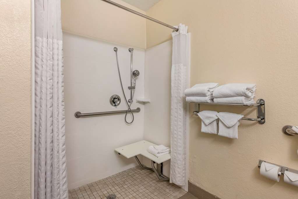 Hotel photo 17 of Comfort Suites Maingate East.