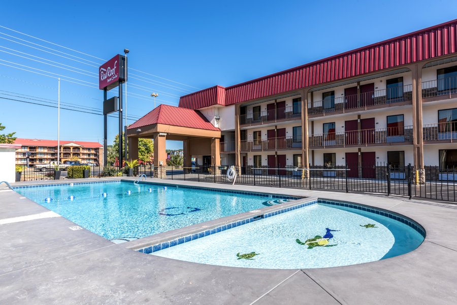 RED ROOF INN & SUITES PIGEON FORGE - PARKWAY $49 ($̶7̶5̶) - Updated ...