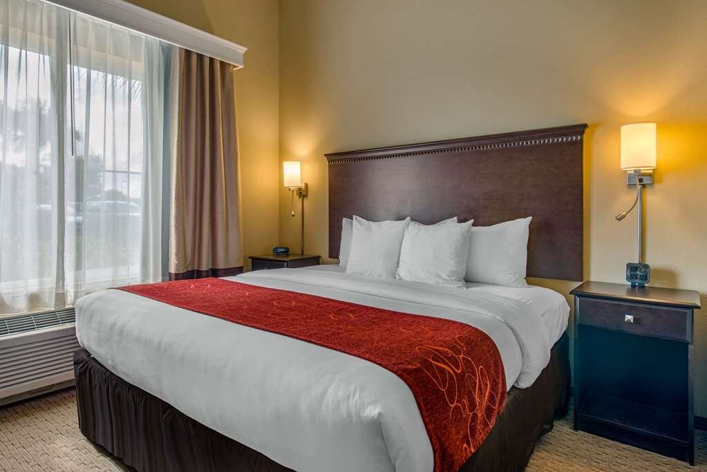 Hotel photo 38 of Comfort Suites Sarasota-Siesta Key.