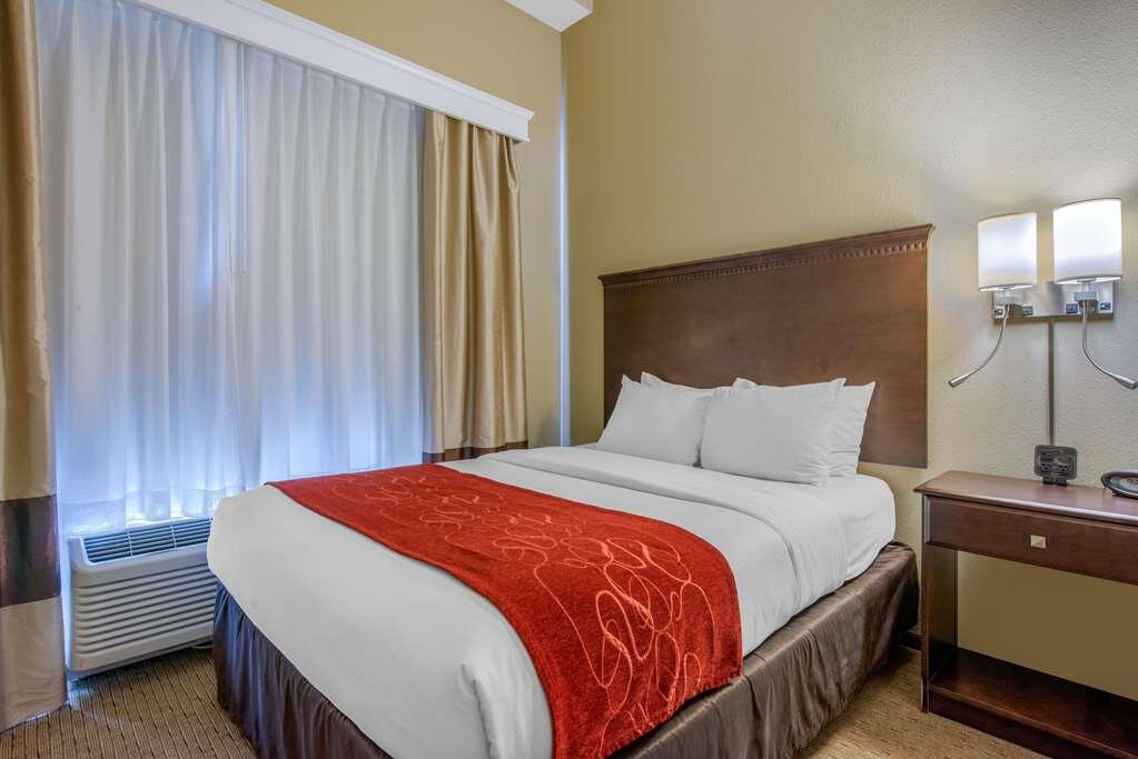 Hotel photo 40 of Comfort Suites Sarasota-Siesta Key.